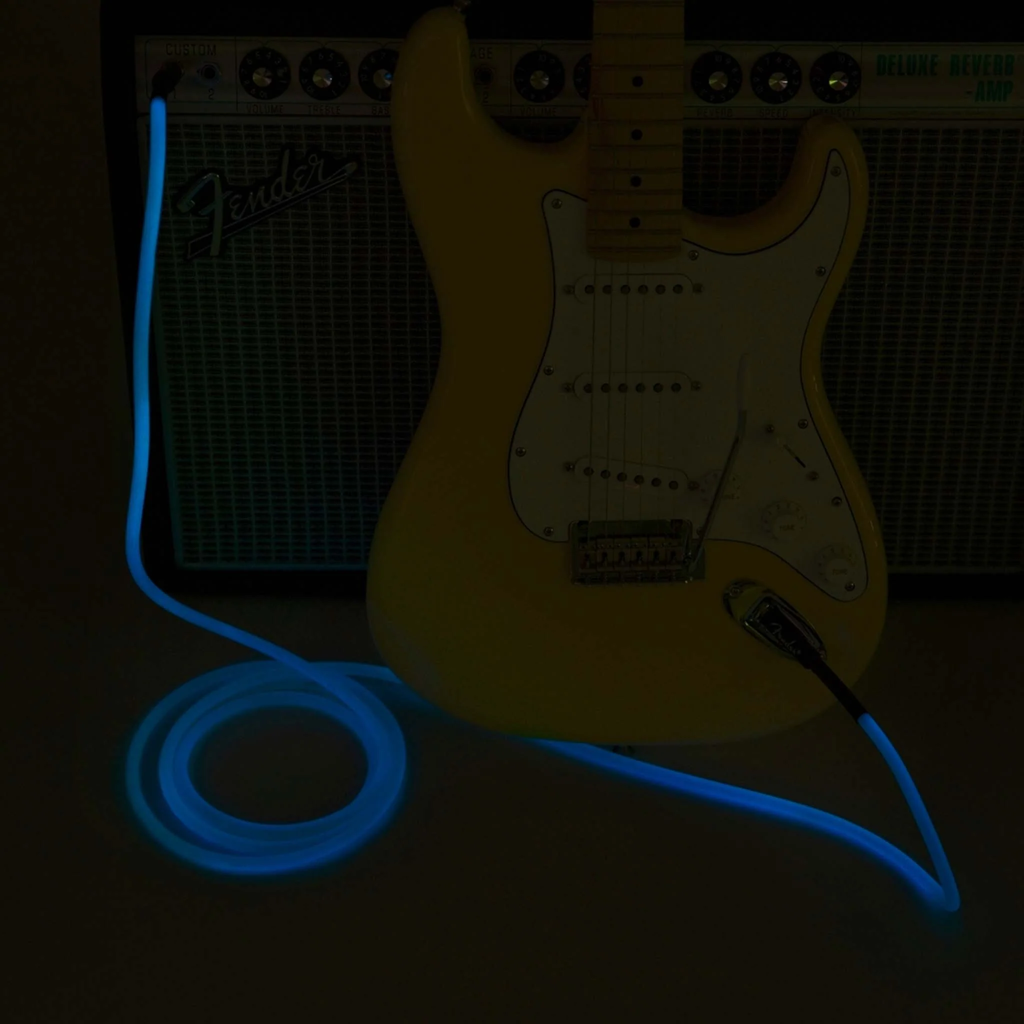 Fender 10 FT Professional Series Glow in the Dark Instrument Cable, Blue - Image 5